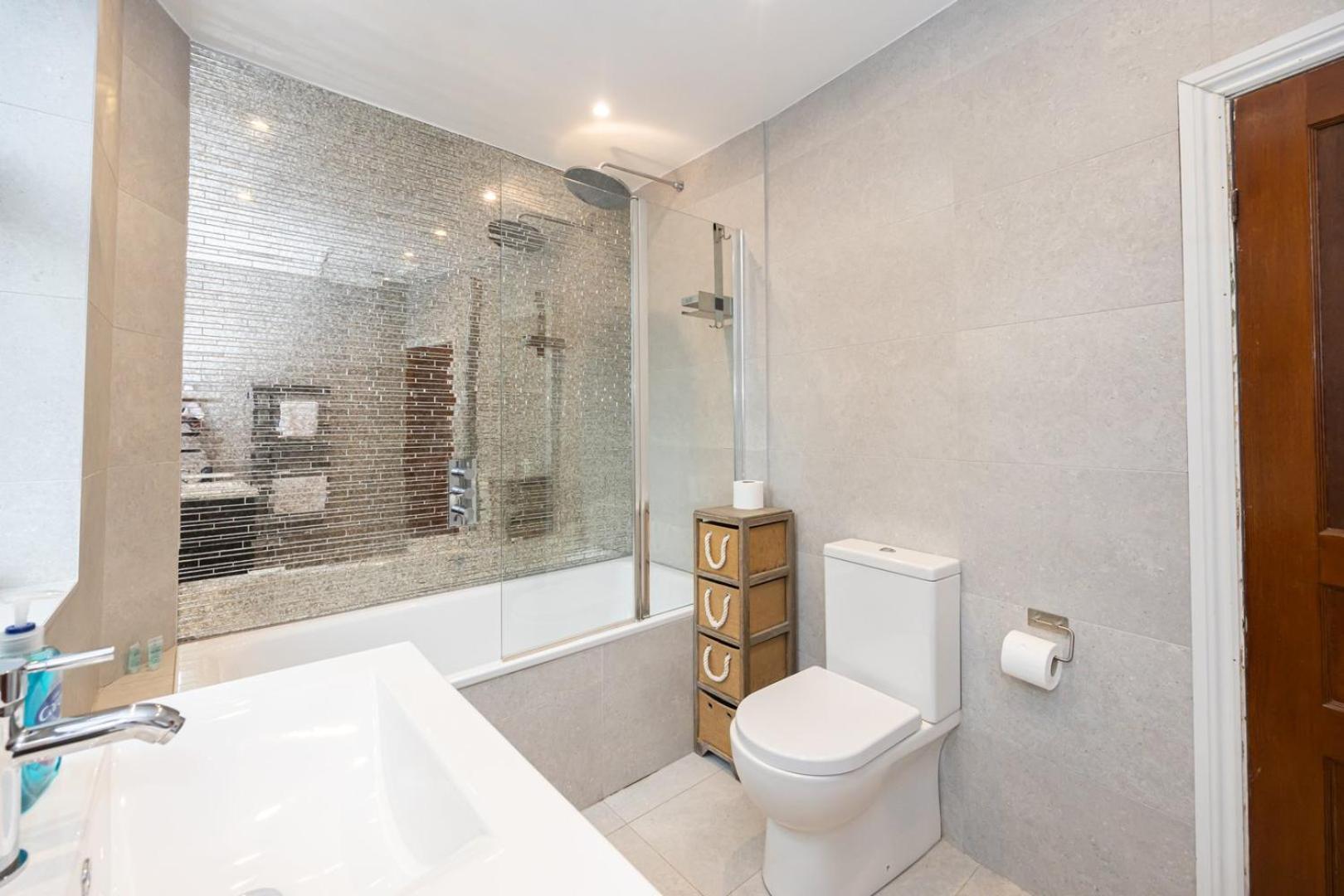 Guestready - Terraced In West Didsbury Manchester